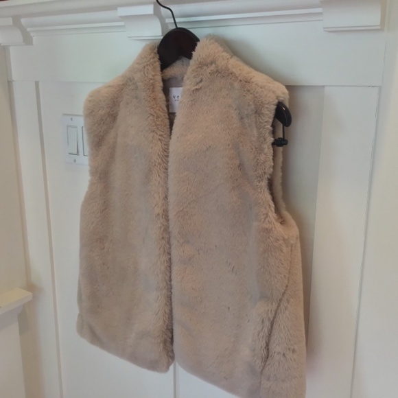 Velvet by Graham and Spencer Faux Fur Vest - Picture 4 of 5